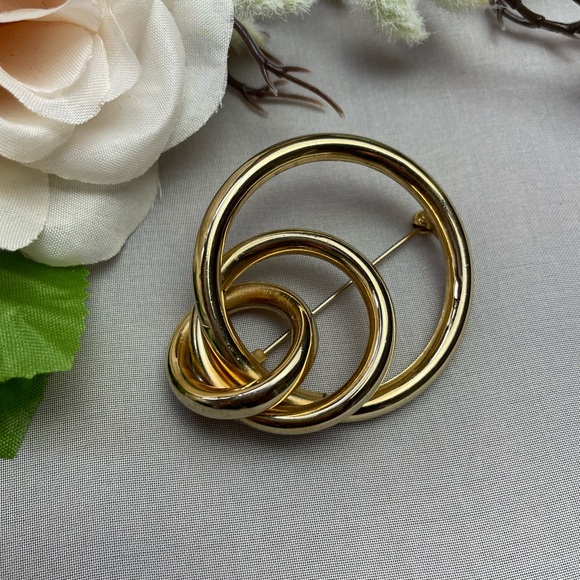 Circle hoop Gold Tone Brooch - Picture 3 of 10
